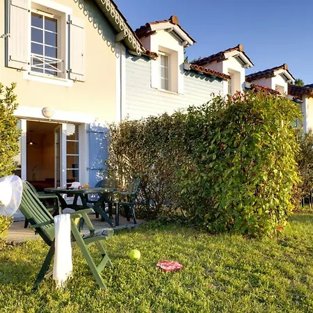 Le Hameau Du Lac S5p منتجع *