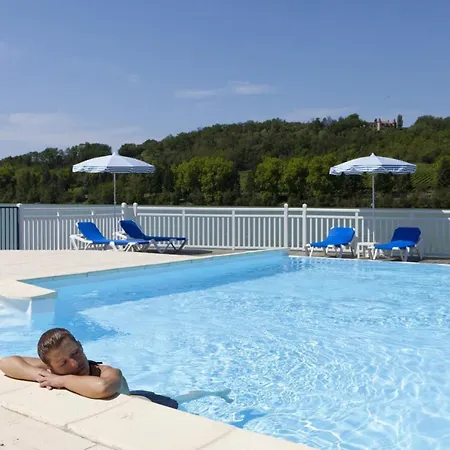 Le Hameau Du Lac S5p منتجع *